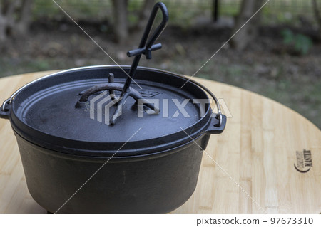 Image of Dutch oven 97673310