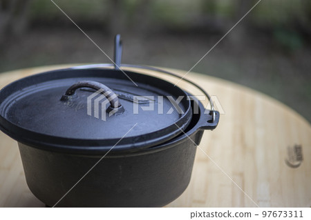 Image of Dutch oven 97673311