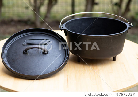 Image of Dutch oven 97673337