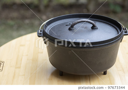 Image of Dutch oven 97673344