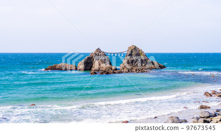 Beautiful coastal scenery "Tourist spot in Itoshima City, Fukuoka Prefecture Sakurai Futamigaura scenery" 97673545