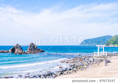 Beautiful coastal scenery "Tourist spot in Itoshima City, Fukuoka Prefecture Sakurai Futamigaura scenery" 97673547