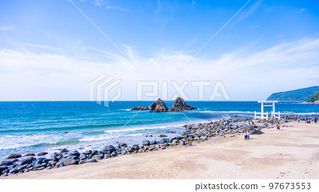 美麗的海岸風景「福岡縣糸島市的旅遊勝地櫻井二見浦風景」 美麗的海岸風景「福岡縣糸島市的旅遊勝地櫻井二見浦風景」 97673553