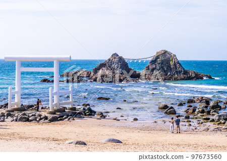 Beautiful coastal scenery "Tourist spot in Itoshima City, Fukuoka Prefecture Sakurai Futamigaura scenery" 97673560