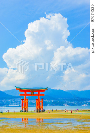 宮島的鳥居·嚴島神社 97674529