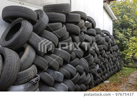 Used Road Tyres Storage 97675437