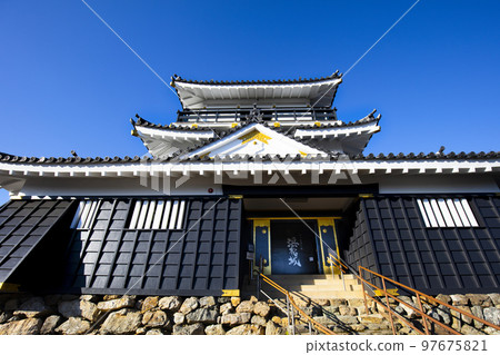 Hamamatsu Castle [December 2022, just after the completion of the exterior repair work, the wire netting has been removed] 97675821
