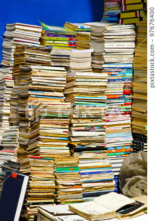 Books kiosk Books kiosk 97676400