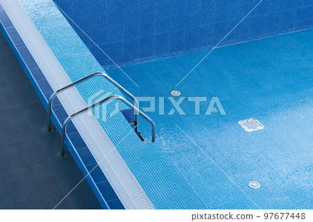 Large blue pool without water. Empty pool. 97677448
