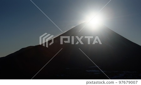Early morning Diamond Fuji seen from Mt. Ryugatake Early morning Diamond Fuji seen from Mt. Ryugatake 97679007
