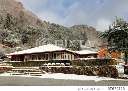Snowy Befukyo Onsen 97679113