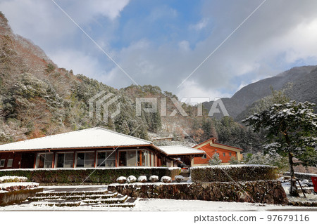 Snowy Befukyo Onsen 97679116