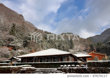 Snowy Befukyo Onsen Snowy Befukyo Onsen 97679117