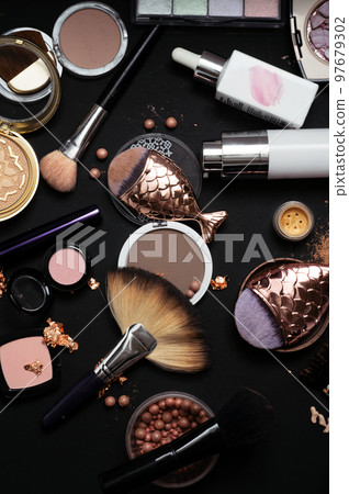 Set of bronze powder with makeup brushes on black background 97679302