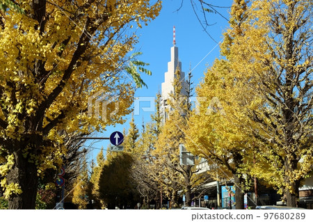 docomo塔和銀杏 97680289