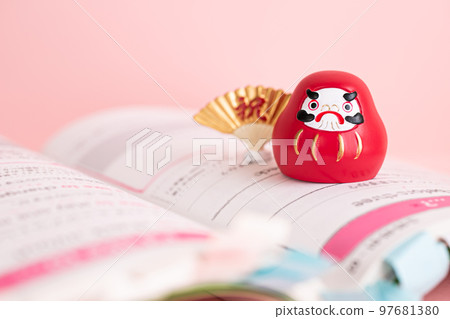 Reference book and passing daruma image material for exam study 97681380