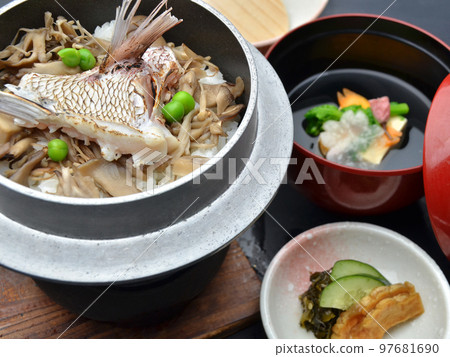 Sea bream kamameshi Sea bream kamameshi 97681690