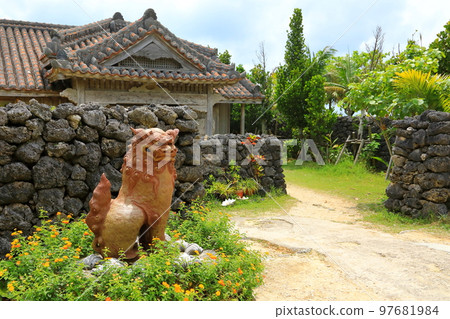 傳統的八重山房屋(沖繩圖片) 傳統的八重山房屋(沖繩圖片) 97681984