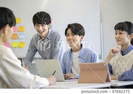 大學生形象 大學生形象 97682275