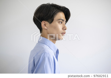 一個二十出頭的男人簡介 97682911