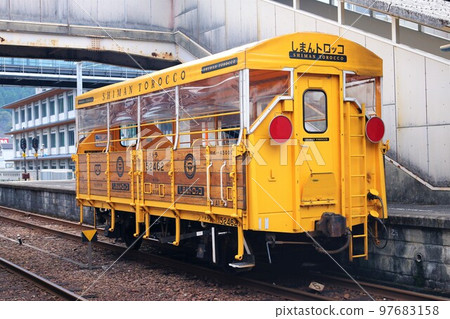 [JR四國]淀川線久保川站虎45000“四萬卡車” 97683158