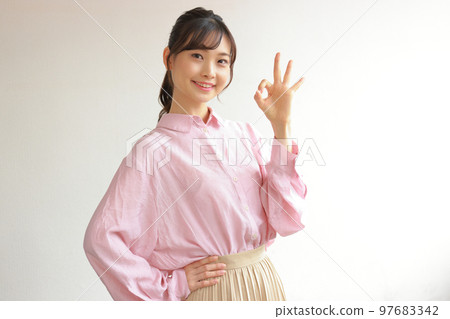 OK and a young woman who puts her hand on her waist 1 97683342