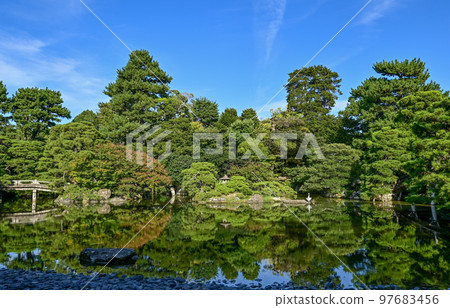 [Kyoto] The center of Kyoto, the Kyoto Imperial Palace (Kyoto Gyoen) Tradition and history are packed in a calm atmosphere. 97683456