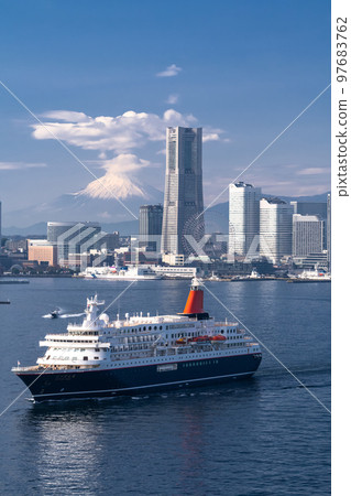 “神奈川縣”橫濱港未來和富士山風景/遊輪出發 97683762