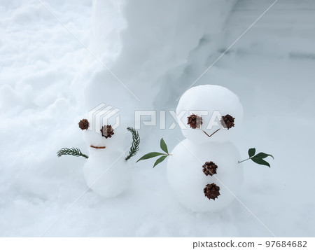 Snowman Kamakura playing in the snow Snowman Kamakura playing in the snow 97684682