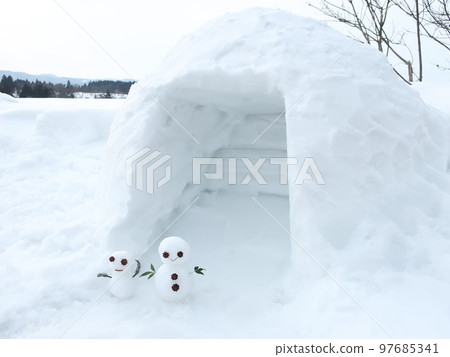 Kamakura snowman playing in the snow 97685341