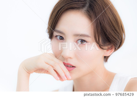 美女圖片 穿背心的女人的肖像 美女圖片 穿背心的女人的肖像 97685429