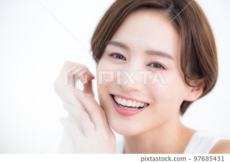 美女圖片 穿背心的女人的肖像 美女圖片 穿背心的女人的肖像 97685431