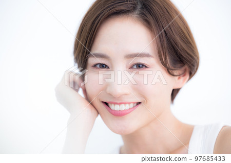 美女圖片 穿背心的女人的肖像 美女圖片 穿背心的女人的肖像 97685433