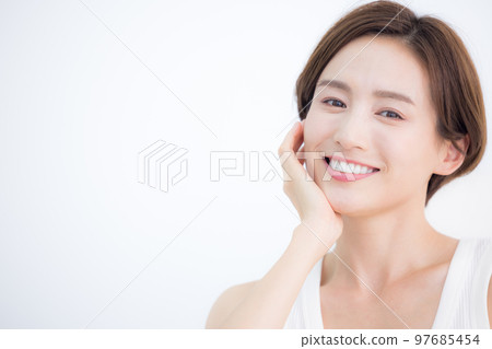 美女圖片 穿背心的女人的肖像 美女圖片 穿背心的女人的肖像 97685454