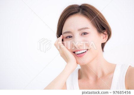 美女圖片 穿背心的女人的肖像 97685456
