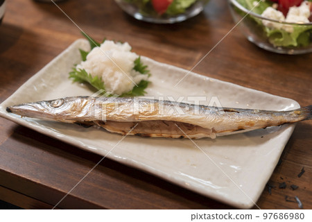 日本餐桌，烤魚，梭子魚，乾魚，家常菜，日本料理 97686980