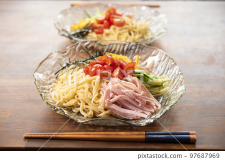 Japanese dining table, chilled Chinese noodles 97687969