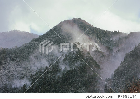 snow smoke 97689184