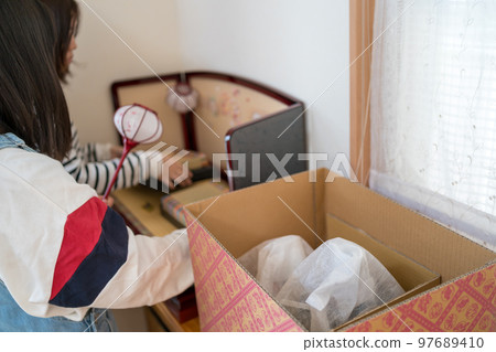 裝飾hina娃娃。把娃娃收起來。 97689410