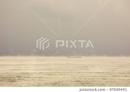 An air storm occurs in the frigid sea 97689491