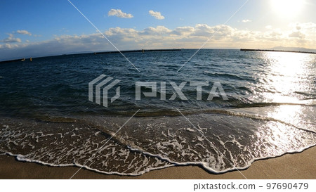 A photo of the sea where you can almost hear the waves A photo of the sea where you can almost hear the waves 97690479