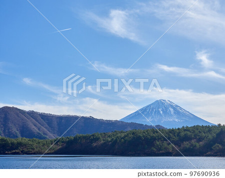 十二月（冬季）從西湖湖看到的富士山 山梨縣 富士河口湖町 97690936