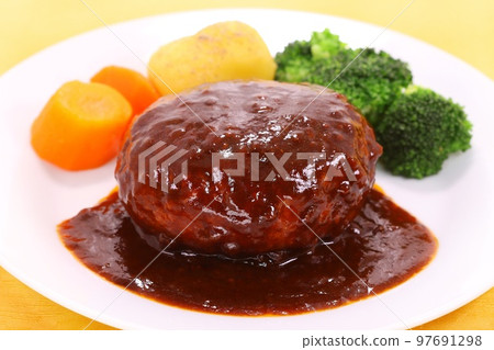 Genkotsu 漢堡牛排圓和大 Demiglace 醬西蘭花土豆胡蘿蔔 97691298