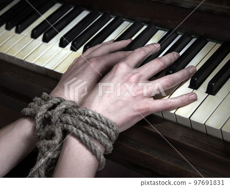 Play the piano with hands tied 97691831