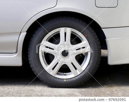 Tire red and yellow marks, uniformity marks, and light spots Tire red and yellow marks, uniformity marks, and light spots 97692091