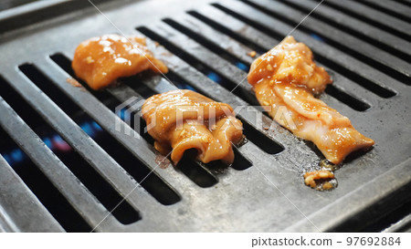 鐵板上烤的牛雜 97692884