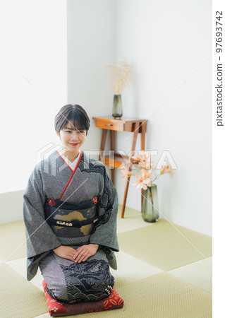 A Japanese-style room with a black tie-dye A Japanese-style room with a black tie-dye 97693742