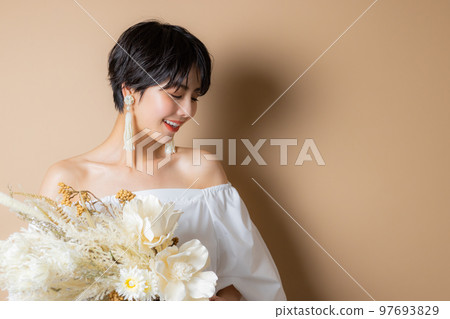 短頭髮的女人 短頭髮的女人 97693829