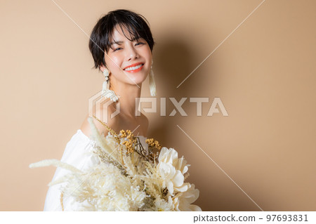 短頭髮的女人 97693831