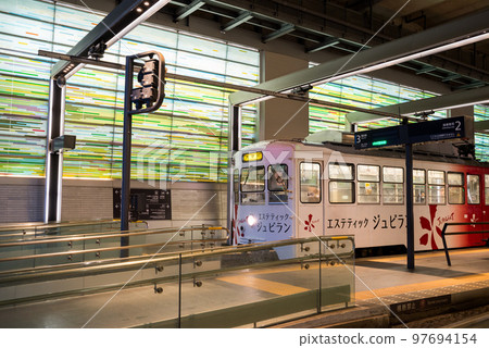 [Toyama Chiho Railway] Tram that runs into Toyama Station 97694154